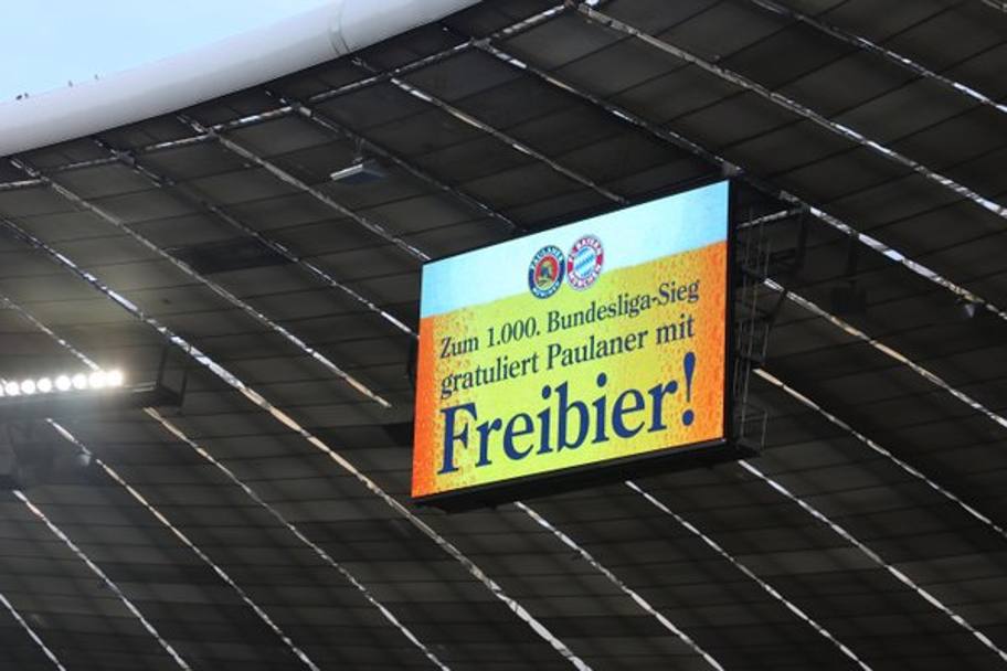 A fine partita la notizia pi bella per i tifosi del Bayern: Freibier, birra gratis per tutti. E&#39; il regalo della Paulaner. Twitter